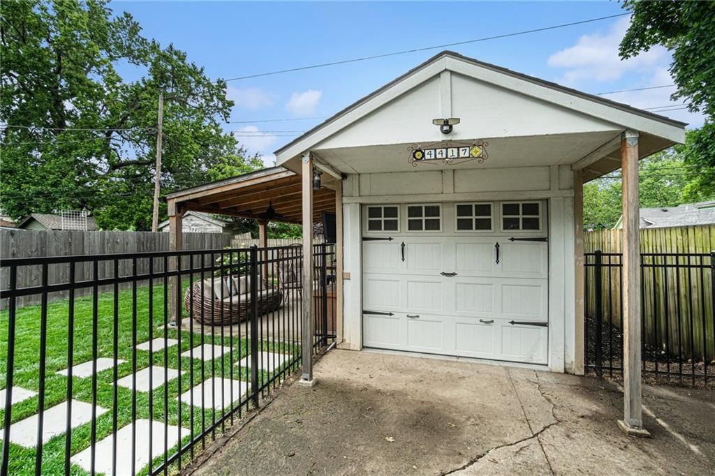 4417 Genessee Street — photo 30
