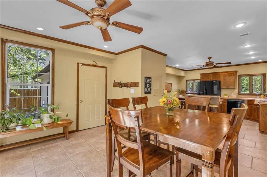 415 W Franklin Street — photo 16