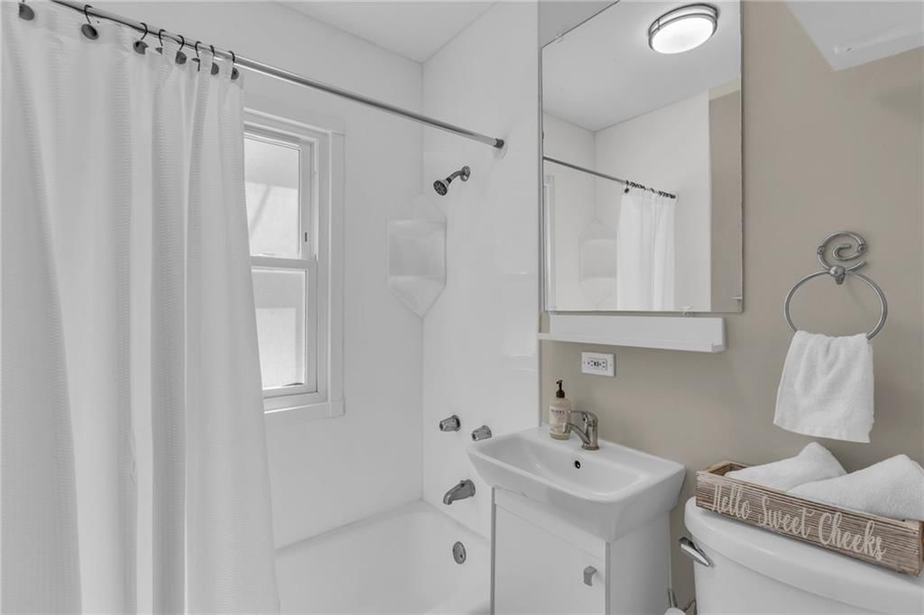 415 W Franklin Street — photo 20