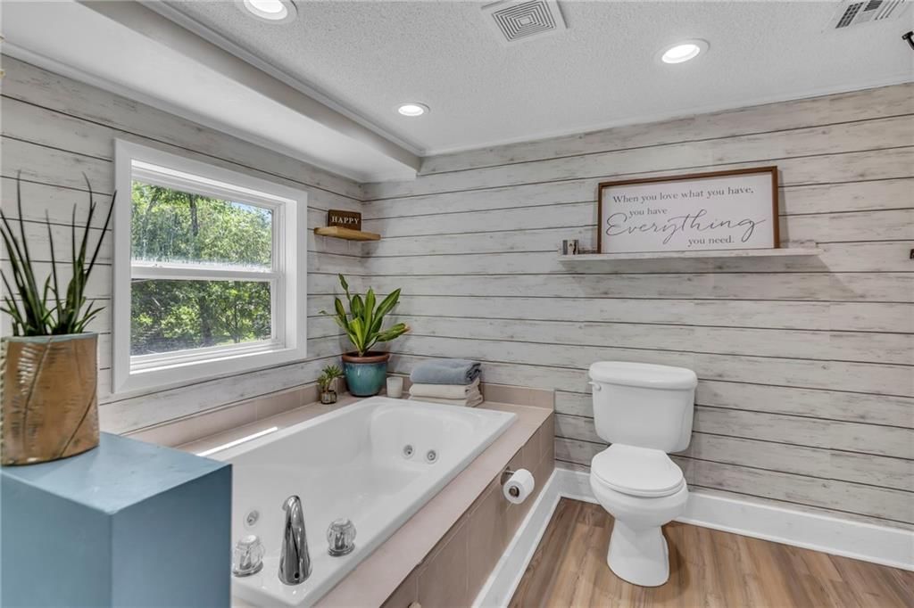 415 W Franklin Street — photo 28