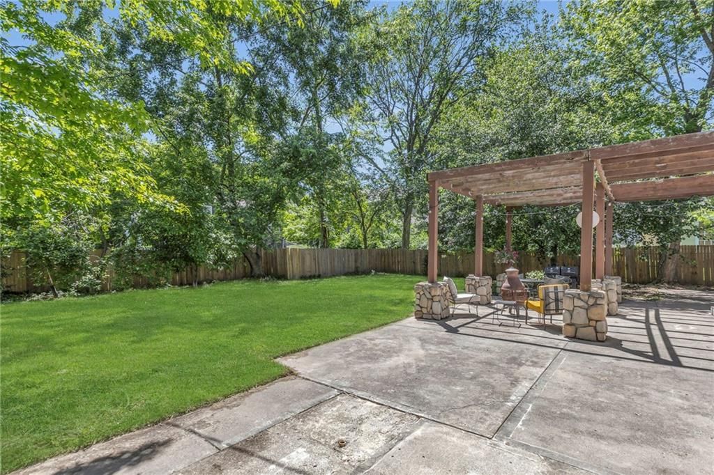 415 W Franklin Street — photo 42