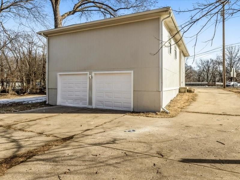 5836 Blue Ridge Boulevard — photo 14
