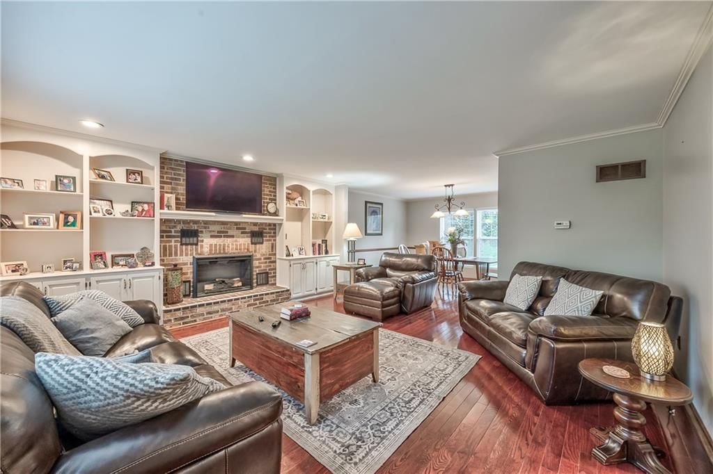 4523 Woodstock Street — photo 4