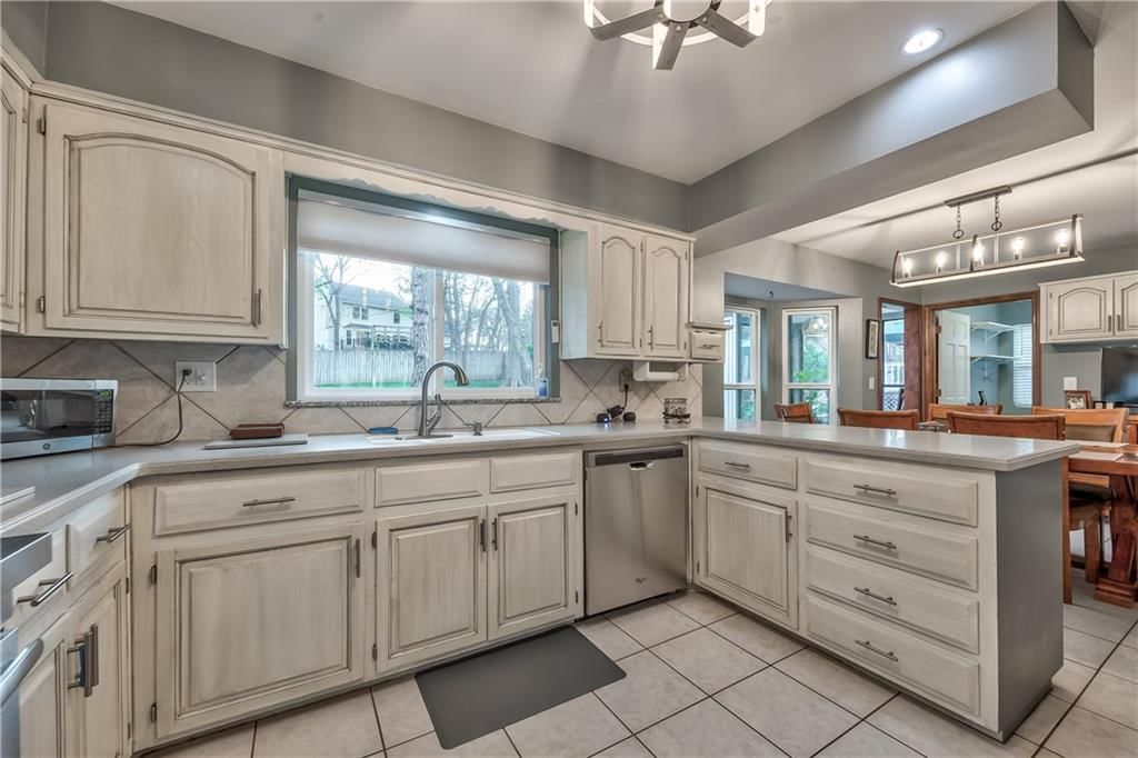4523 Woodstock Street — photo 8