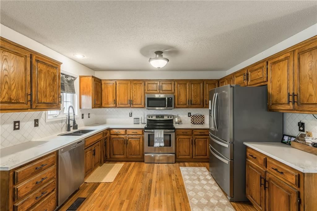 604 Castile Street — photo 16
