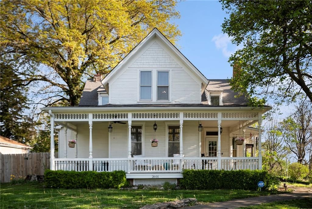 2601 Jackson Street — photo 2