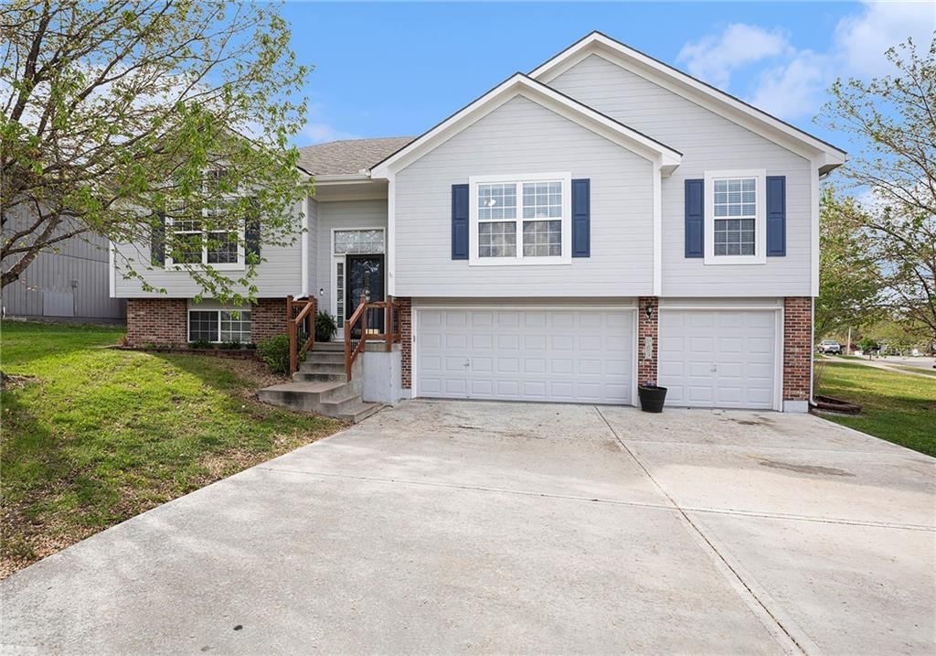 969 NW Redbud Drive — photo 2
