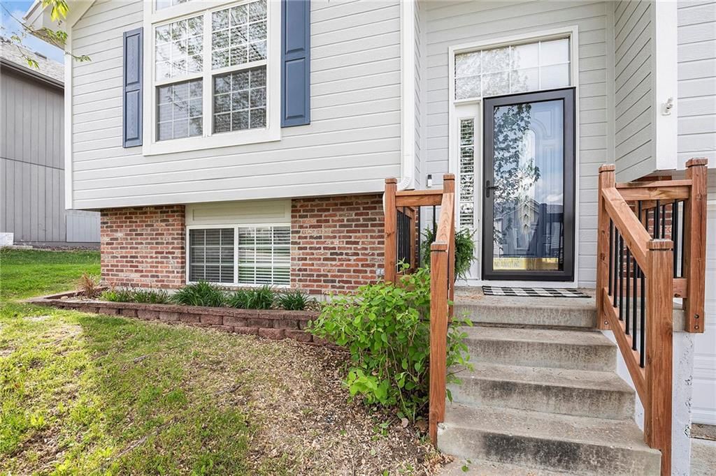 969 NW Redbud Drive — photo 3
