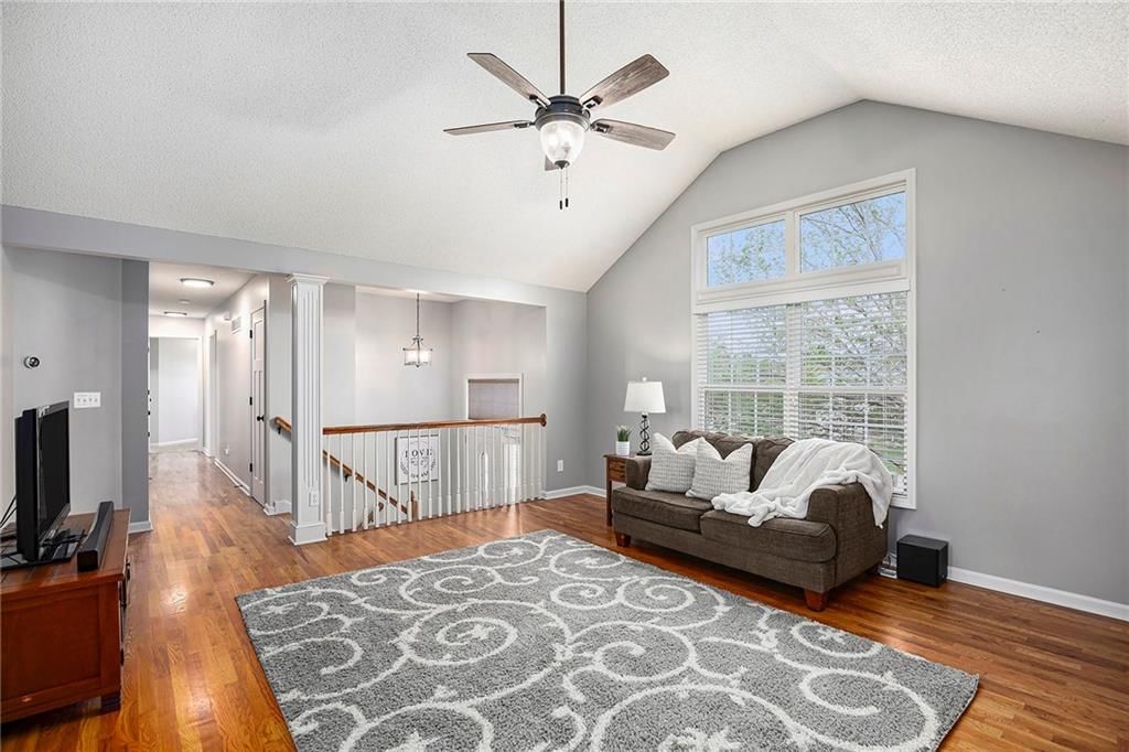 969 NW Redbud Drive — photo 5