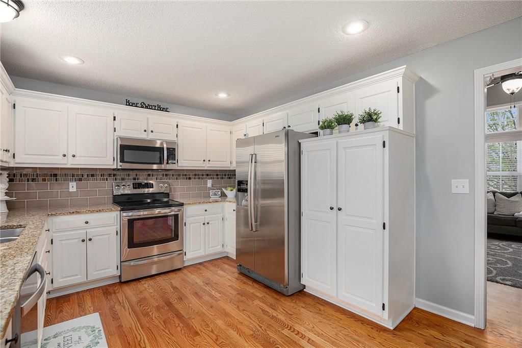 969 NW Redbud Drive — photo 8
