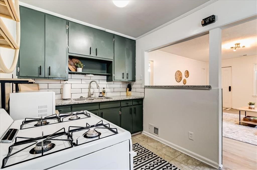 306 E 78th Terrace — photo 9