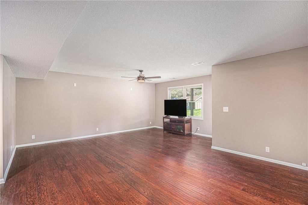 5021 Rene Street — photo 21