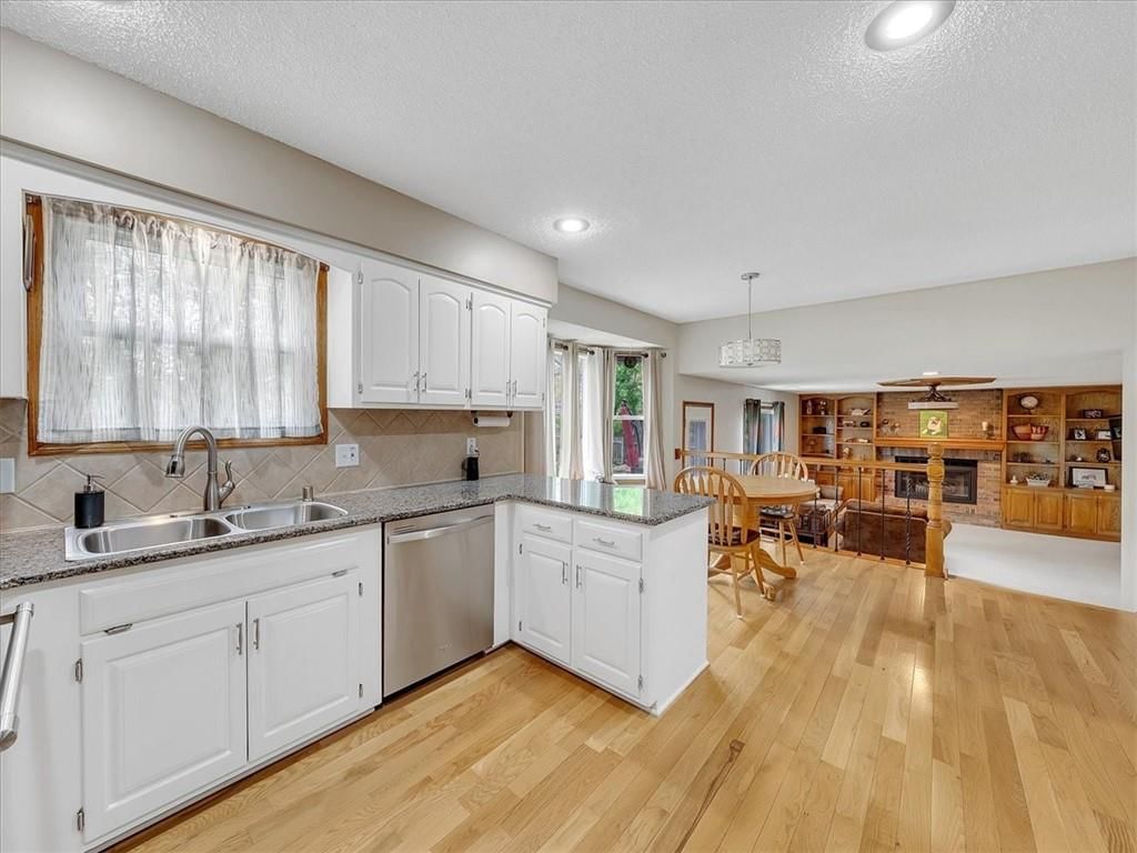 11604 S Burch Street — photo 5