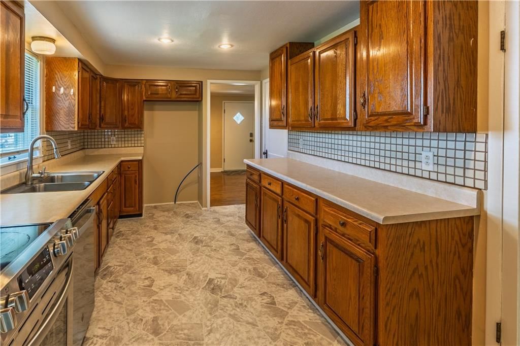 430 Fieldcrest Drive — photo 6