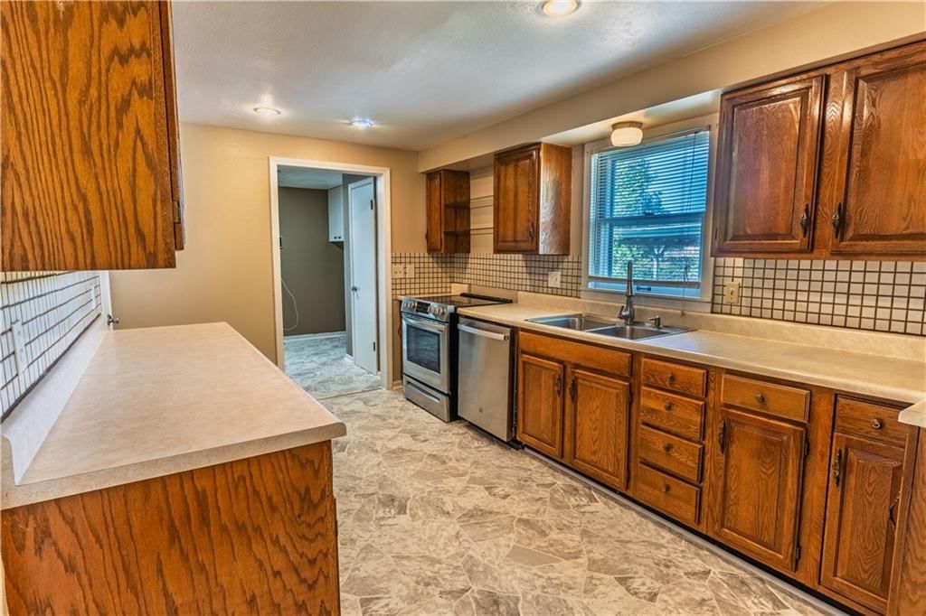 430 Fieldcrest Drive — photo 7