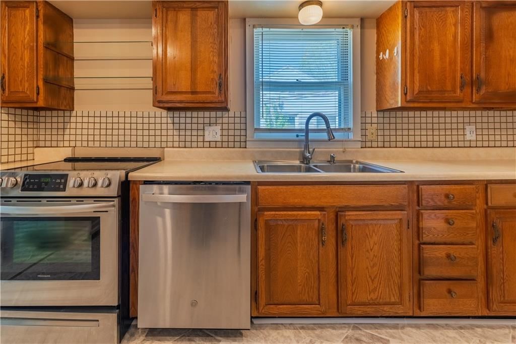 430 Fieldcrest Drive — photo 8