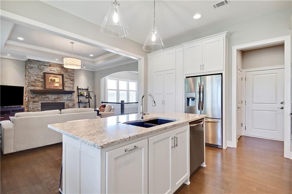11478 S Longview Road — photo 8