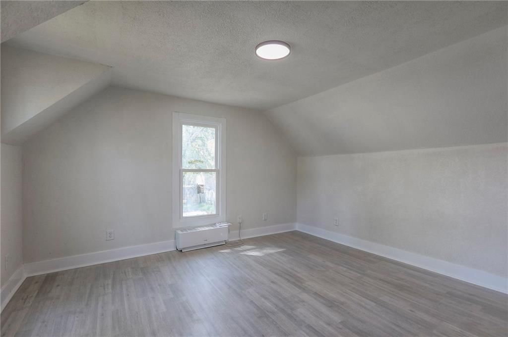 216 W 4th Street — photo 12