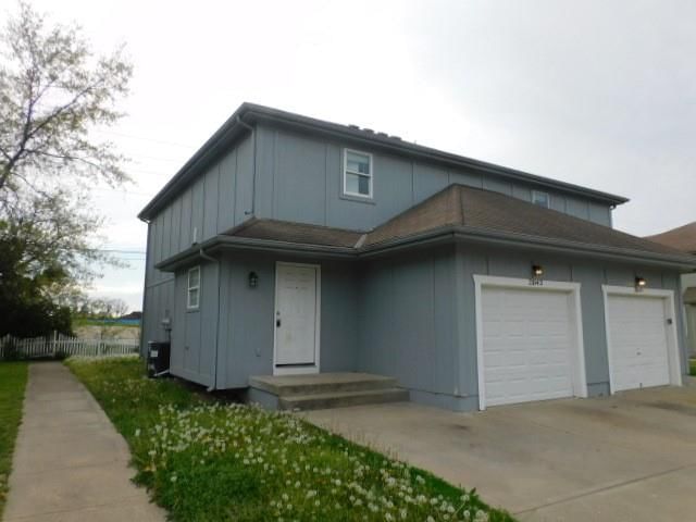 21541-21543 S PECULIAR Drive — photo 41