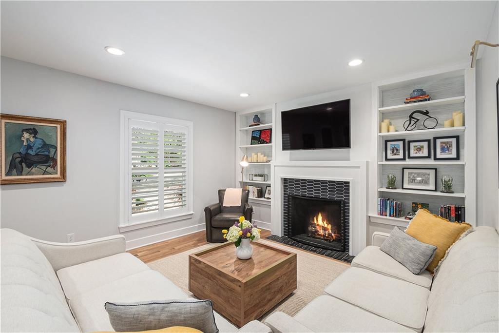 8025 Manor Road — photo 5