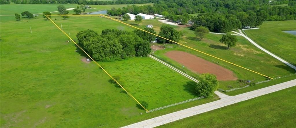 20875 Mission Road, Bucyrus, KS