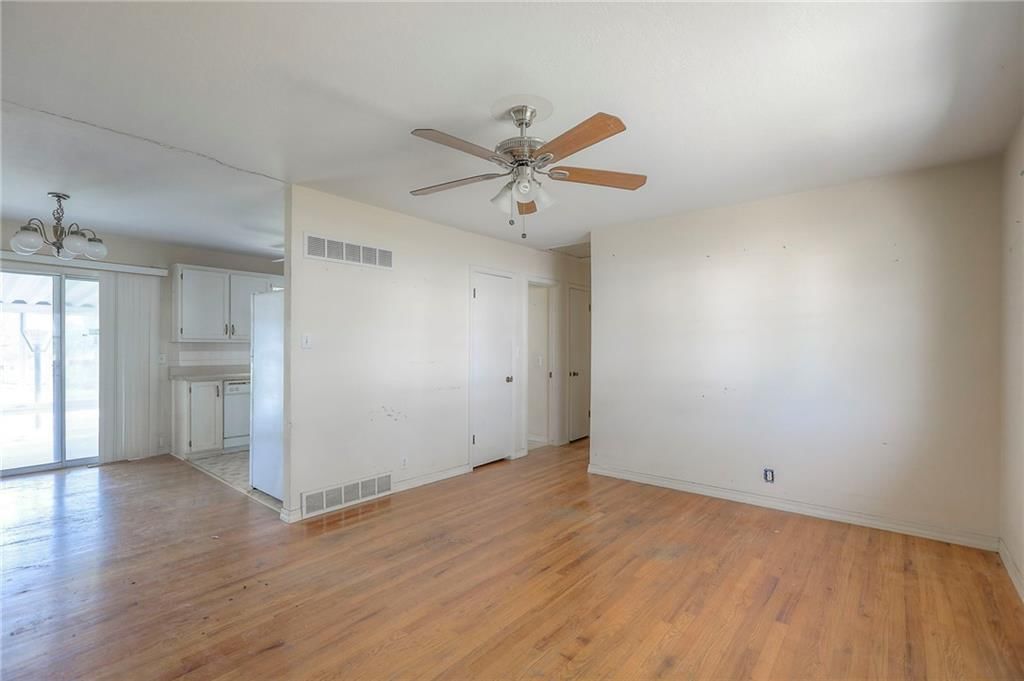 807 Redwood Drive — photo 2