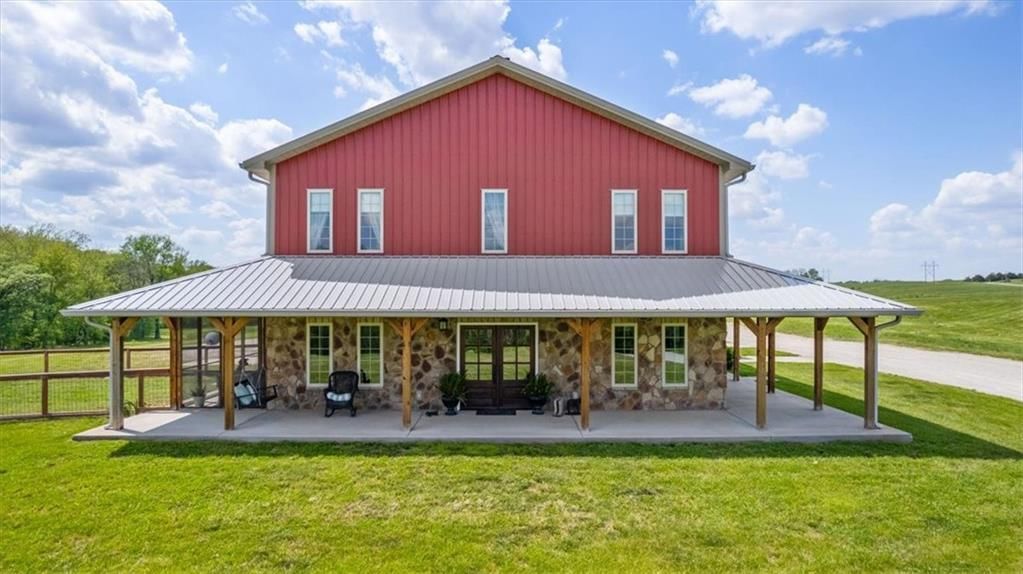 17625 Lober Road, Weston, MO