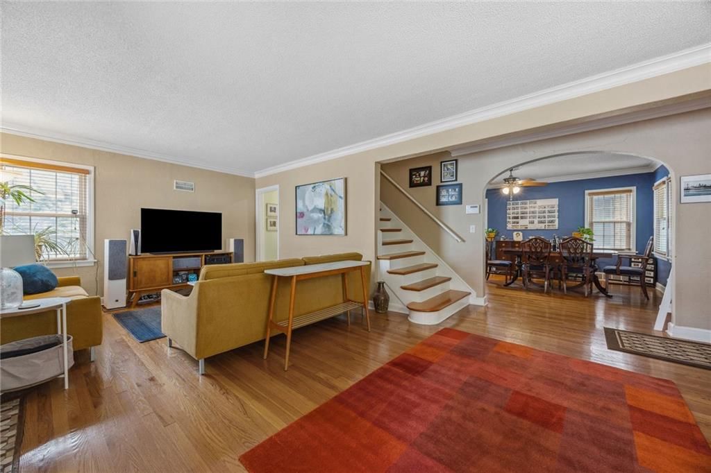 433 E 72nd Terrace — photo 9