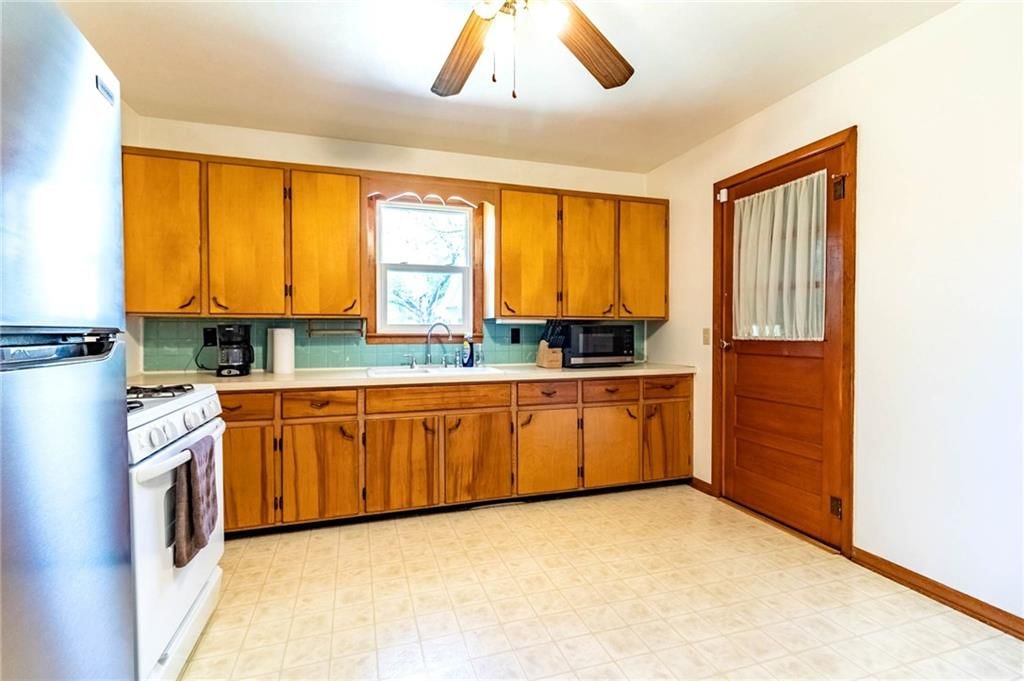 306 Montgomery Street — photo 13