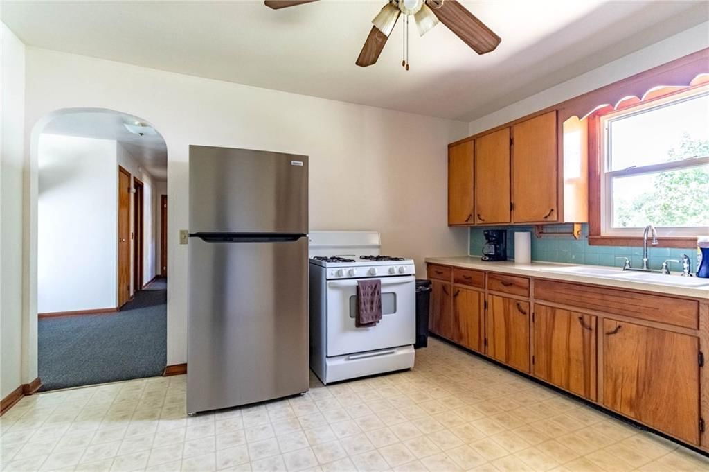 306 Montgomery Street — photo 14