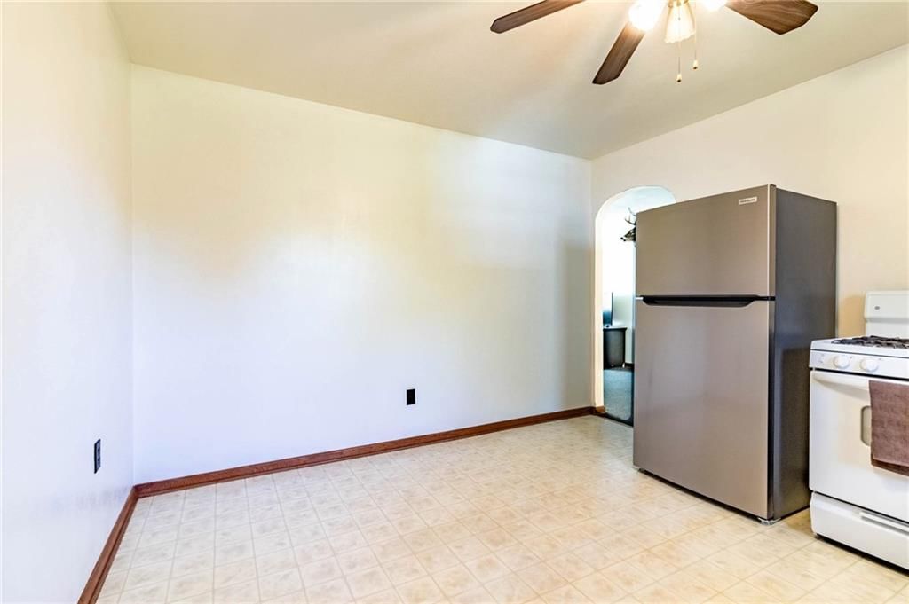 306 Montgomery Street — photo 15