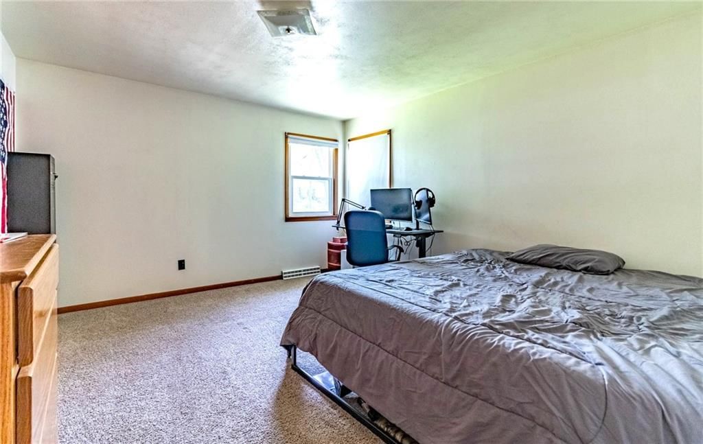 306 Montgomery Street — photo 17
