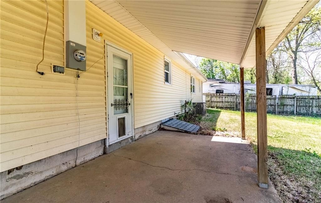 306 Montgomery Street — photo 9