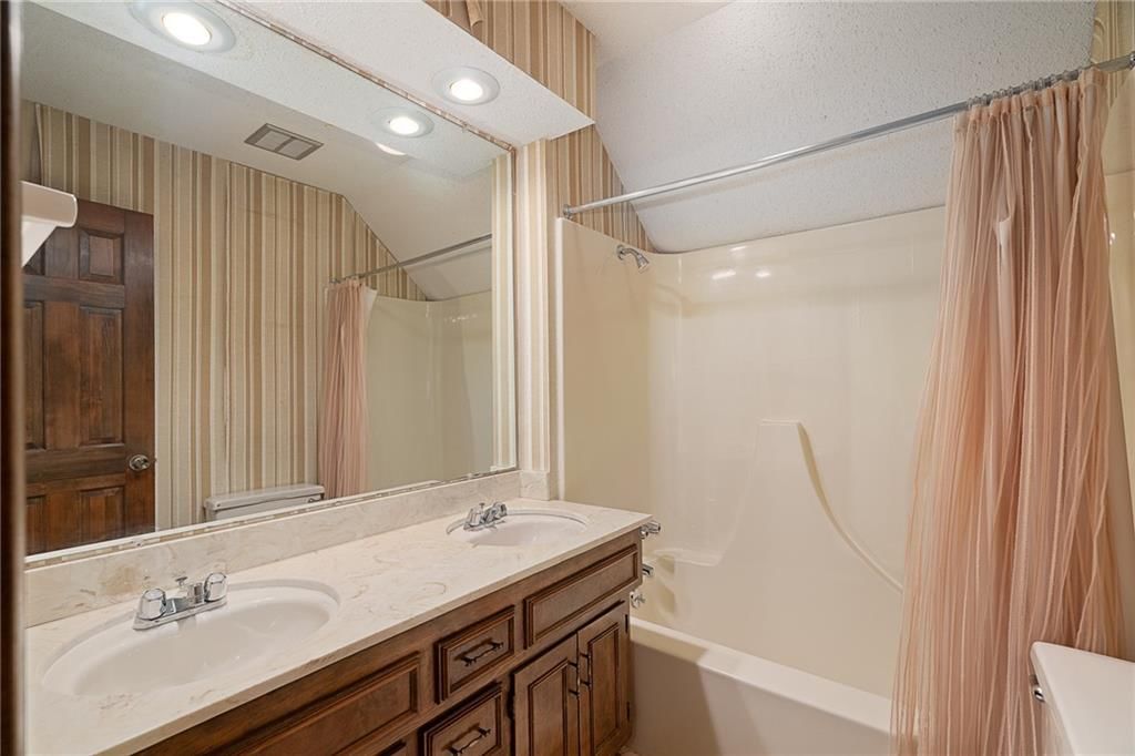11631 Kenwood Avenue — photo 18