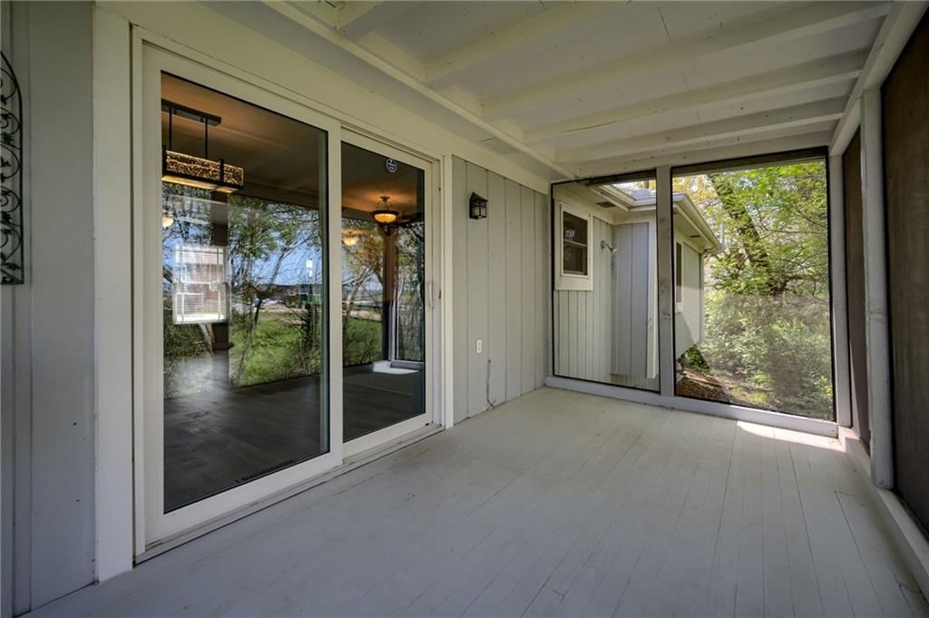 922 NW Valley Lane — photo 24