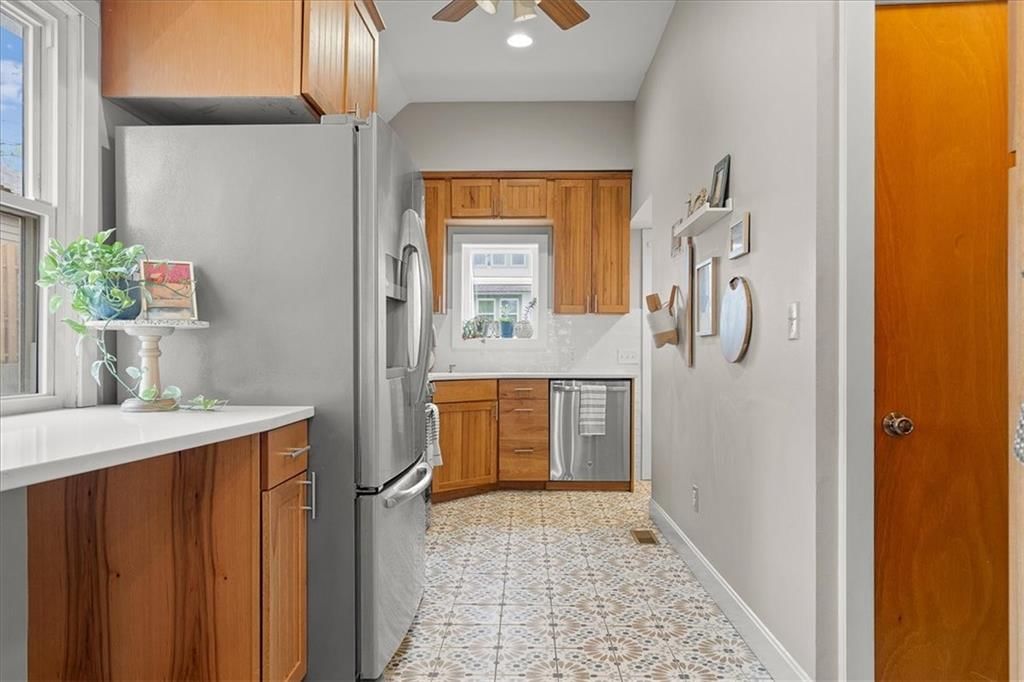 325 E 69th Terrace — photo 11