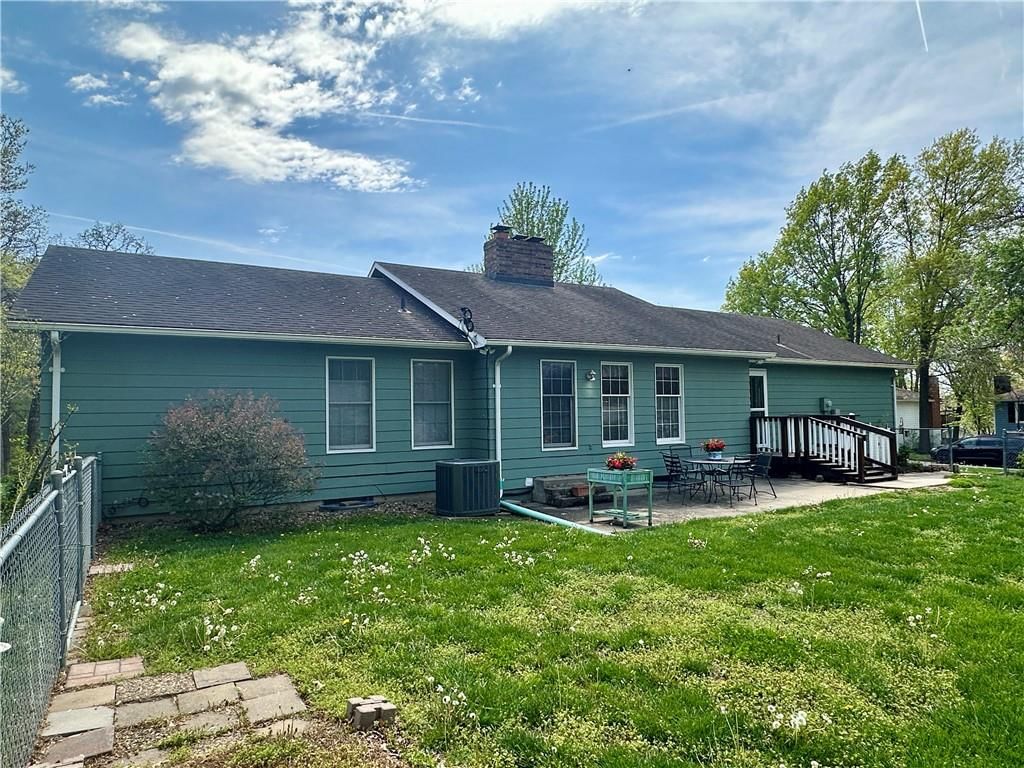 64 Walnut Way — photo 4