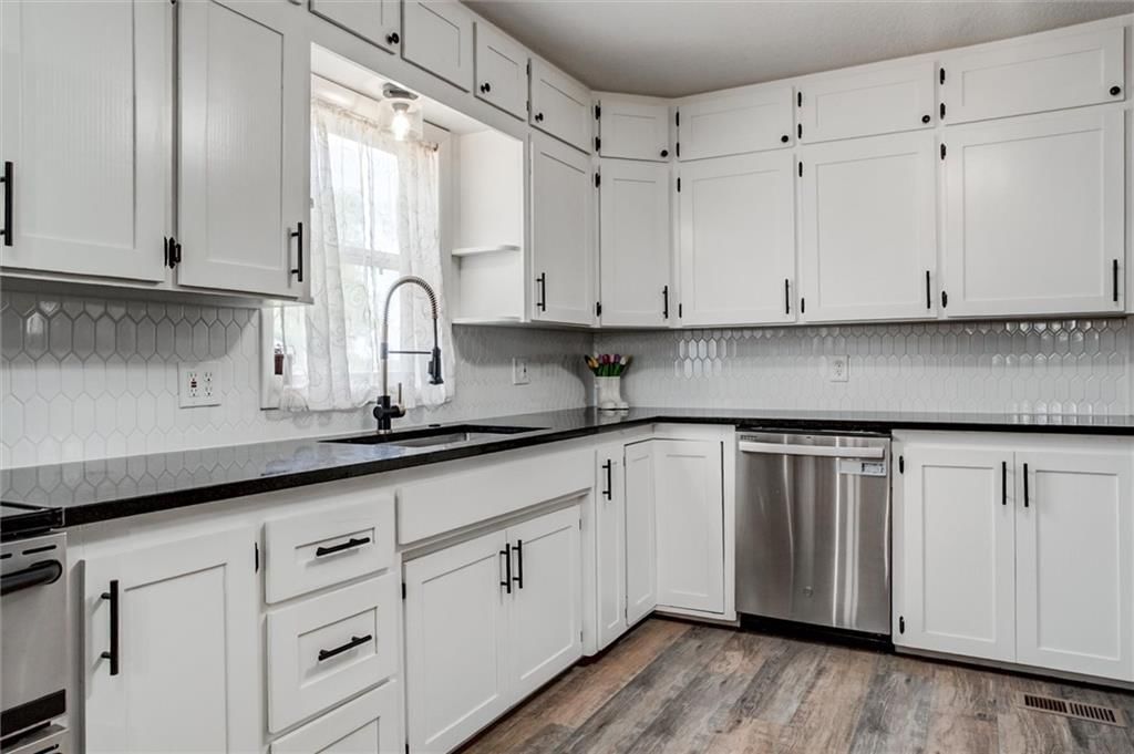 610 S Beech Street — photo 17