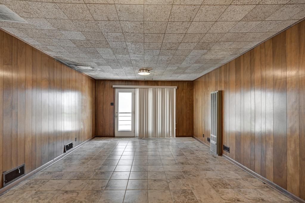 2147 S Main Street — photo 12