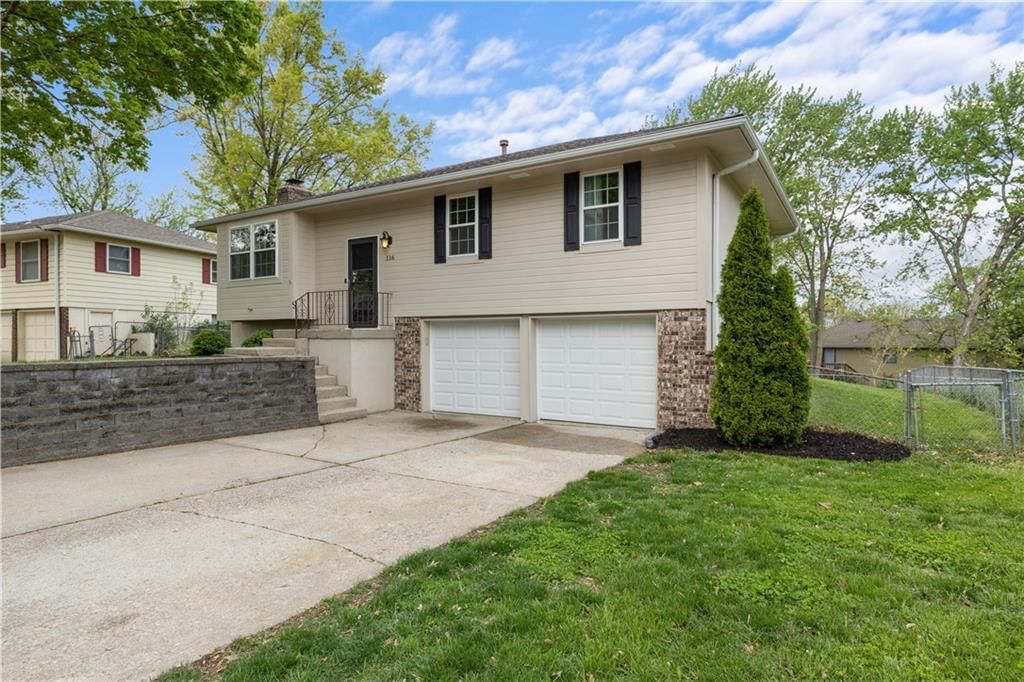 116 SE Flagstone Drive — photo 2