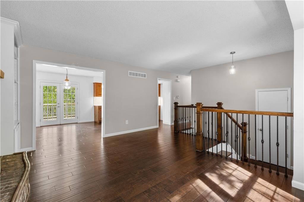 116 SE Flagstone Drive — photo 3
