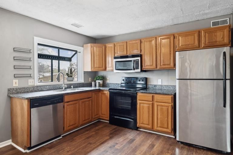 309 E Mulberry Street — photo 10