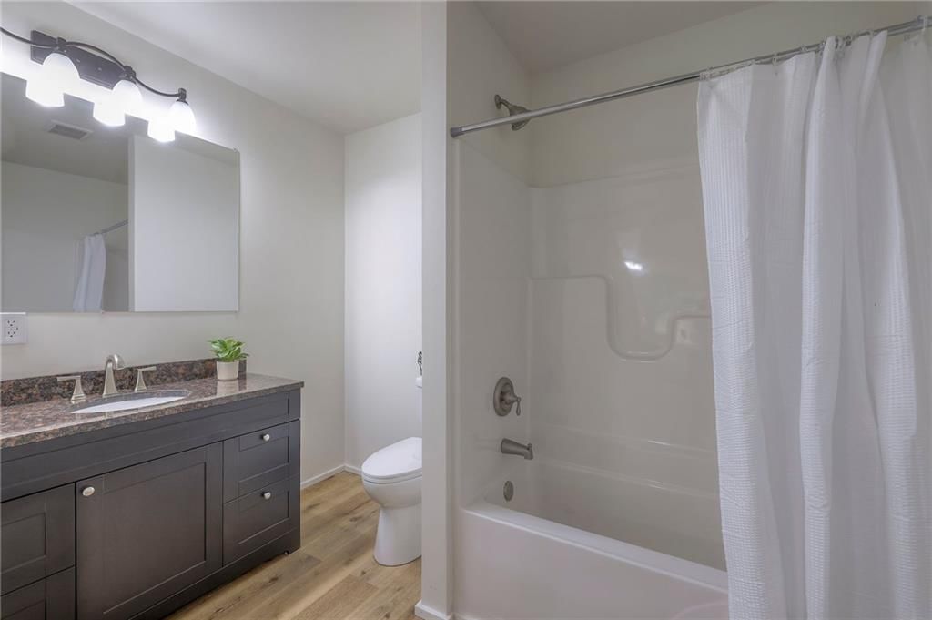 104 W 5th Street — photo 23