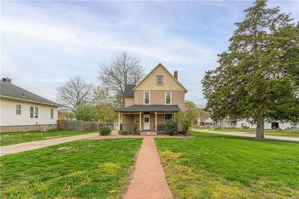 951 S Redman Avenue — photo 2