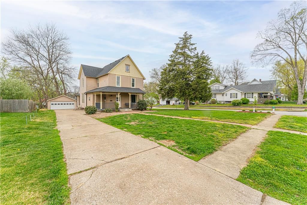 951 S Redman Avenue — photo 4