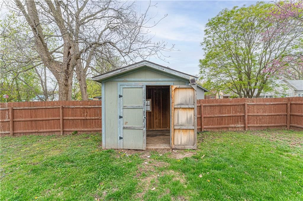 951 S Redman Avenue — photo 41