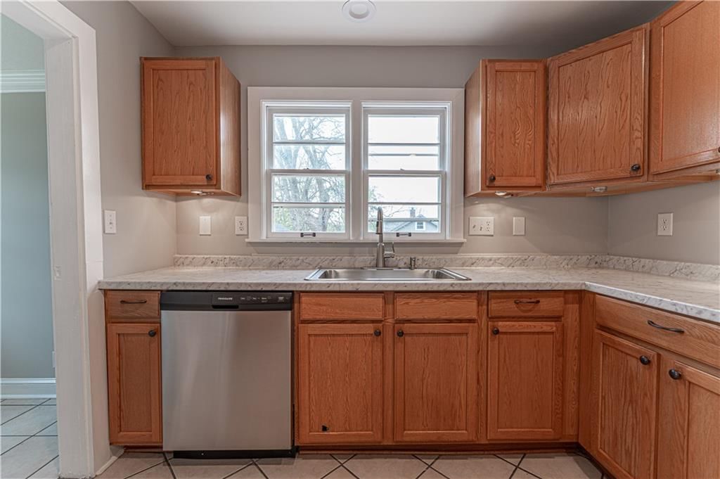 951 S Redman Avenue — photo 9