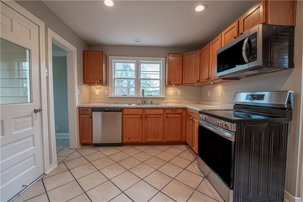 951 S Redman Avenue — photo 10