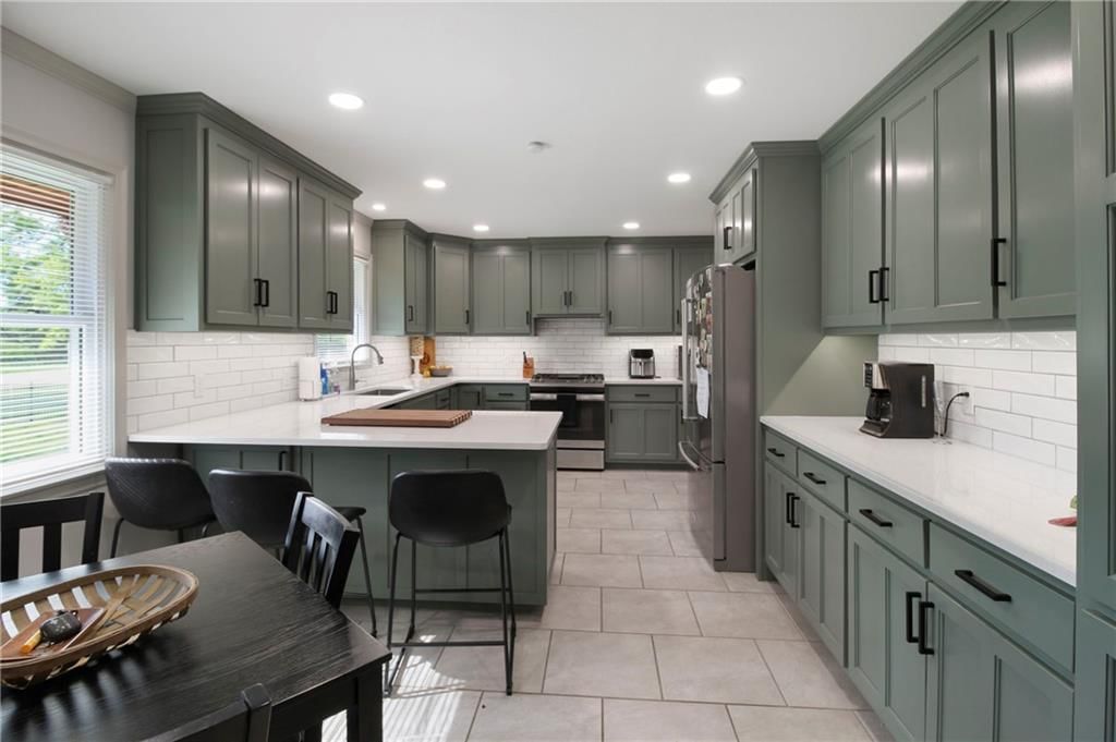 502 Maple Crest Drive — photo 2