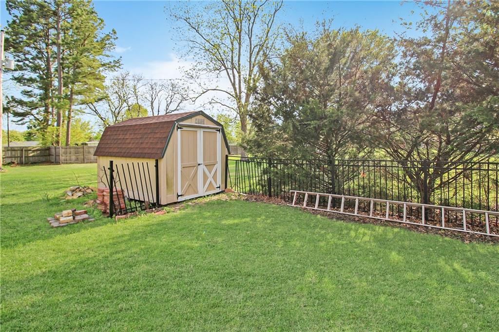 502 Maple Crest Drive — photo 38